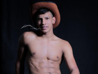 SexyJuanX - Live Sex Cam - 9762429