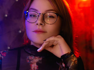MarlaAnn waiting on someone to chat and have live sex with