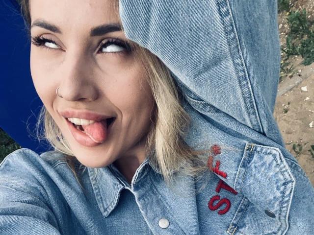 ChloeFloyd - Live sex cam - 9776633