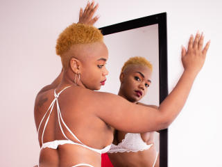 Blonde Hair Chestnut Eye Babe SimoneJhonson