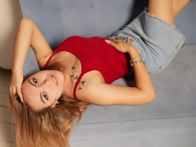 LucyShy - Live sex cam - 9792705