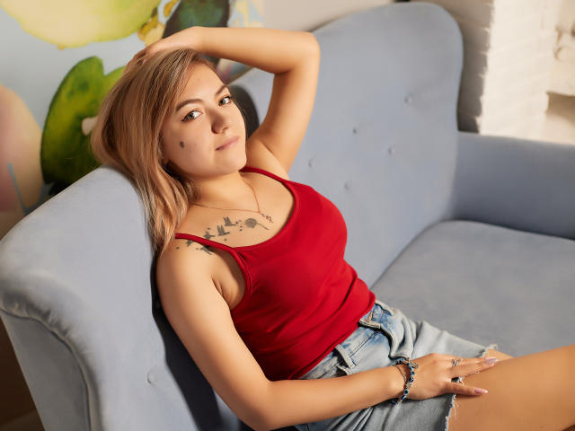 LucyShy - Sexe cam en vivo - 9792717