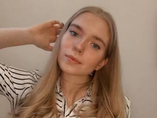 TheonlyChloe - Live Sex Cam - 9951657