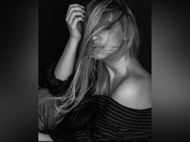 LuxKiara - Live sex cam - 9995667