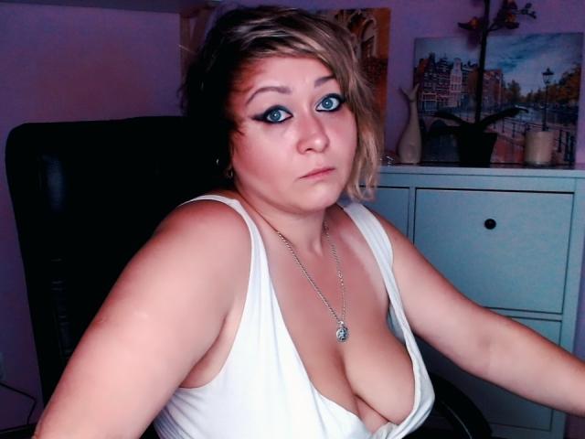 Doloresyy - 라이브 포르노 &amp; 섹스 캠 - 9998811