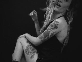 Khaleesi-hot