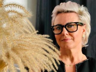 AdeleMilfXX - Mature female - 40 years old