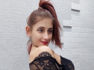 Photo de profil sexy du modèle MarinaSexyAndHot, pour un live show webcam très hot !