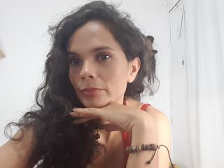Photo de profil sexy du modèle Natthally, pour un live show webcam très hot !