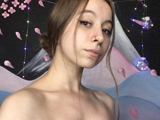 Picture of the sexy profile of AdaBluntaa, for a very hot webcam live show !