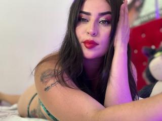 Poza sexy de profil a modelului LindaSmith, pentru un intens show webcam live !