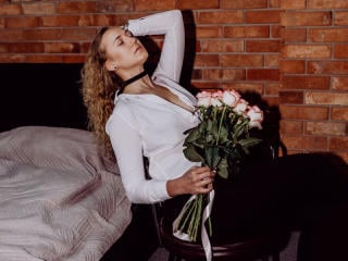 Model CatrinGold'in seksi profil resmi, çok ateşli bir canlı webcam yayını sizi bekliyor!