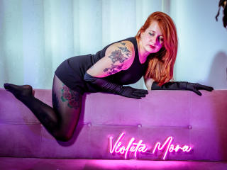 Photo de profil sexy du modèle VioletaMora, pour un live show webcam très hot !