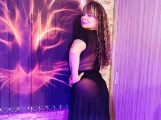 Poza sexy de profil a modelului BrendaDollX, pentru un intens show webcam live !