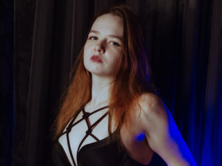 Photo de profil sexy du modèle MoonRaisa, pour un live show webcam très hot !