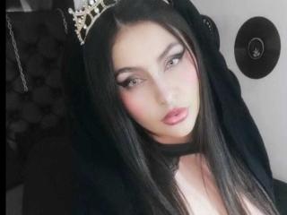 Poza sexy de profil a modelului LombanaX, pentru un intens show webcam live !