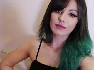 Foto van het sexy profiel van model Azeleea, voor een zeer geile live webcam show!
