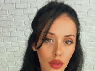 Photo de profil sexy du modèle LaylaCruz, pour un live show webcam très hot !